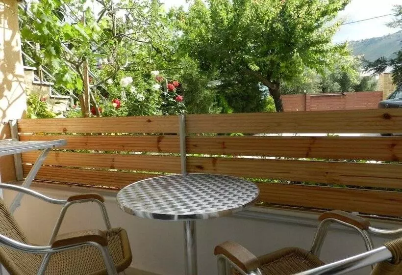 Majatalo Mare Bed & Breakfast