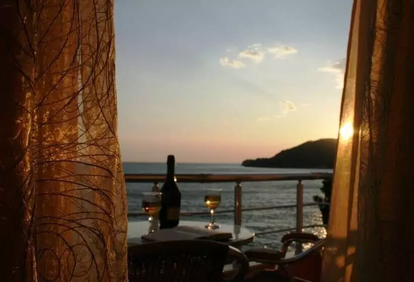 Majatalo Mare Bed & Breakfast