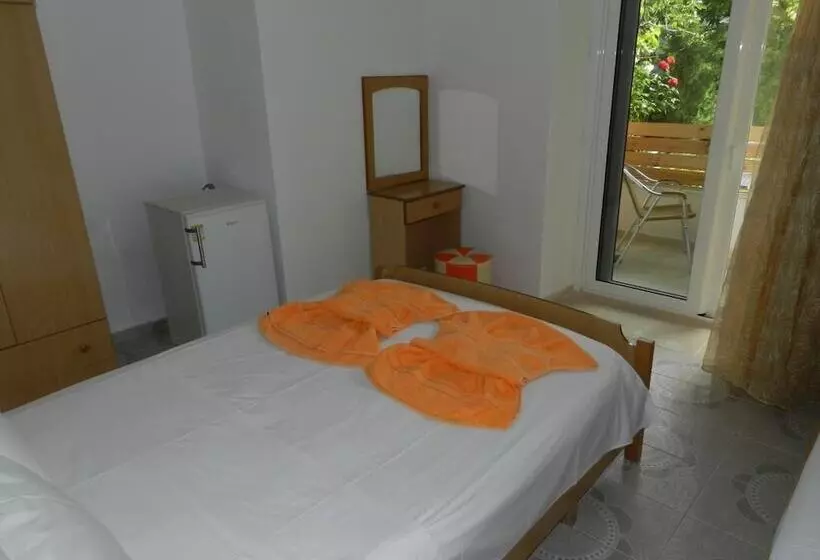 Majatalo Mare Bed & Breakfast