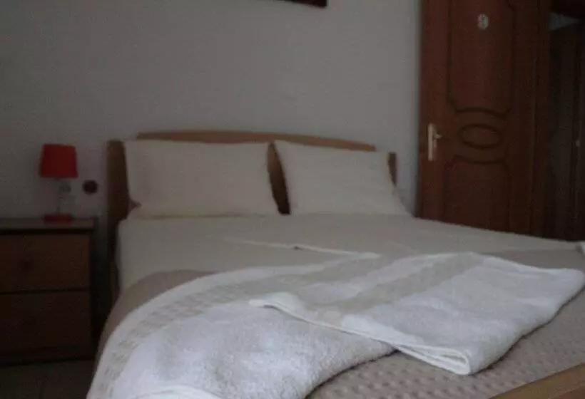 Majatalo Mare Bed & Breakfast