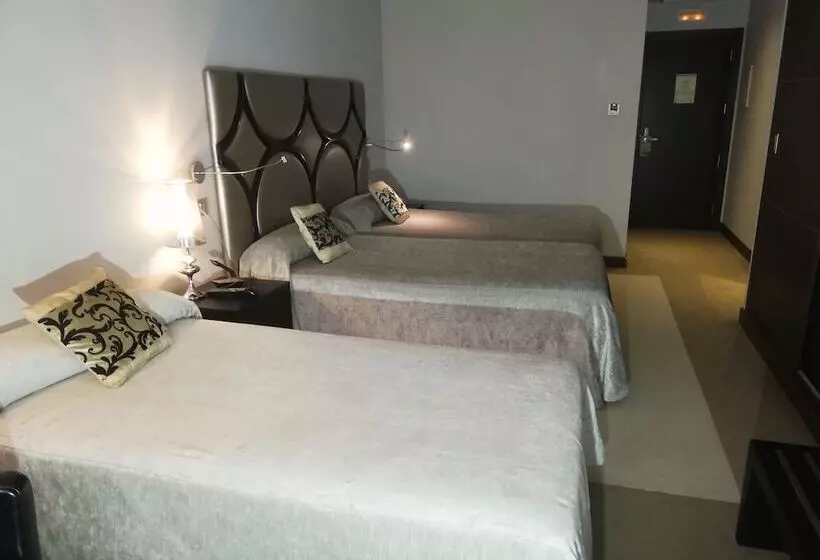 هتل Silken Axis Vigo