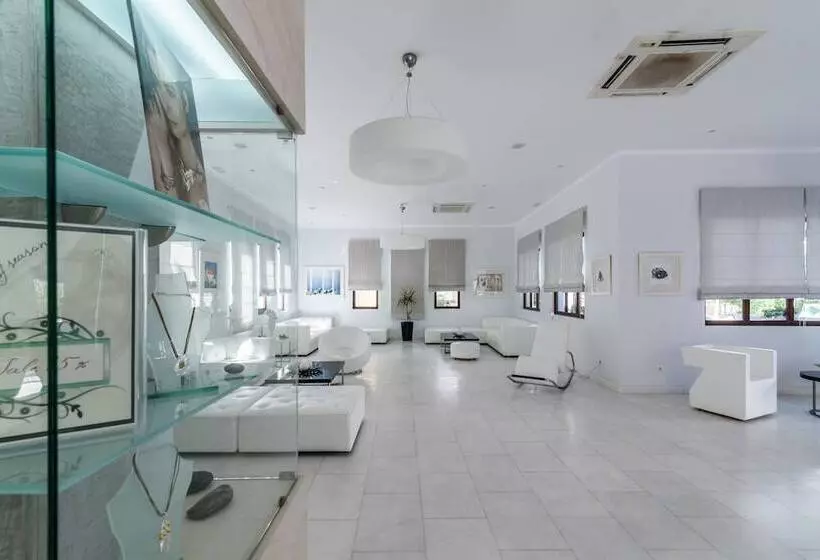 La Mer Deluxe Hotel & Spa