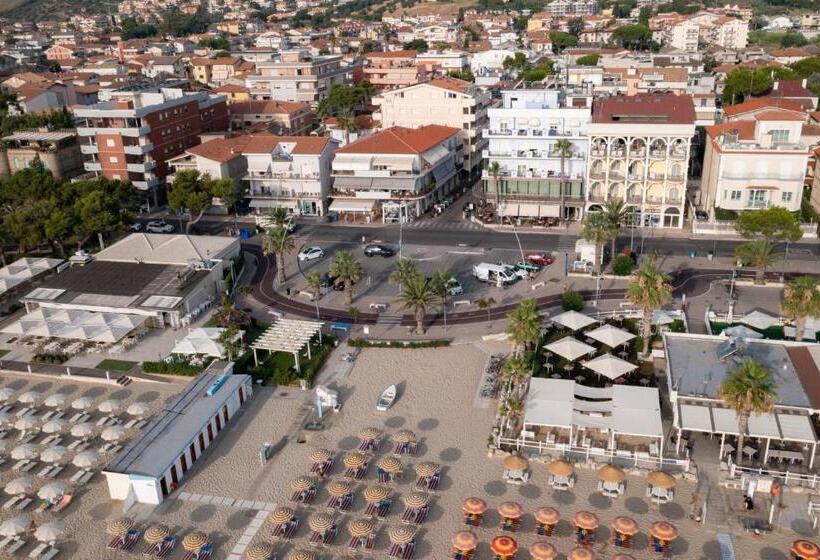 Отель La Sirenetta