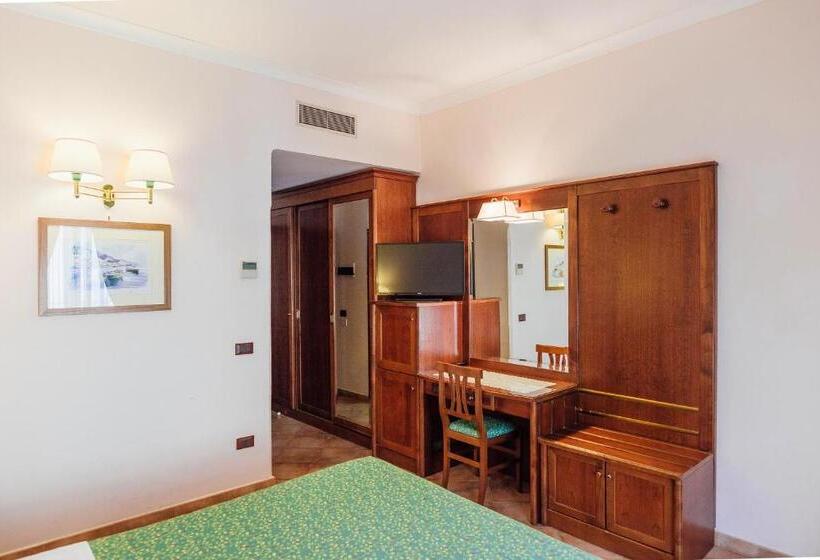 בית מלון כפרי Montana