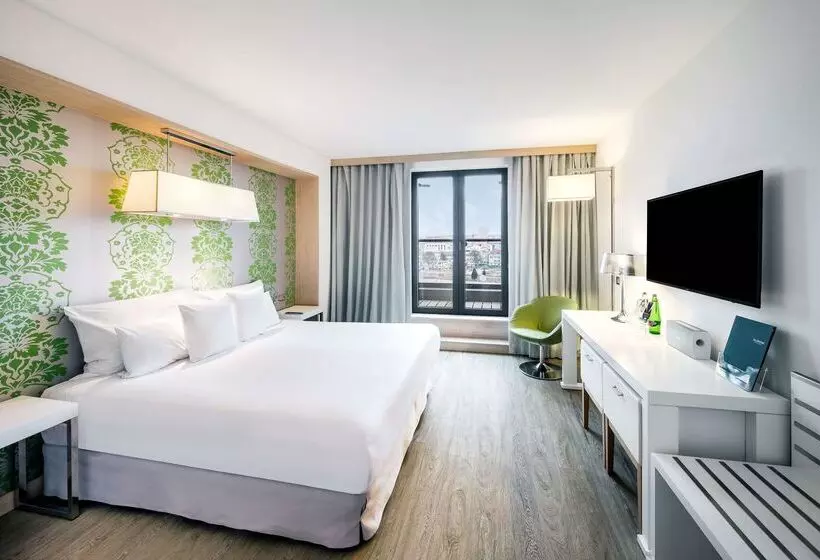 هتل Occidental Praha Five