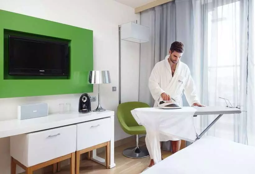 هتل Occidental Praha Five