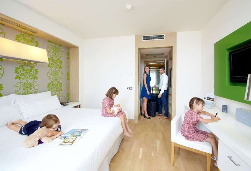 هتل Occidental Praha Five