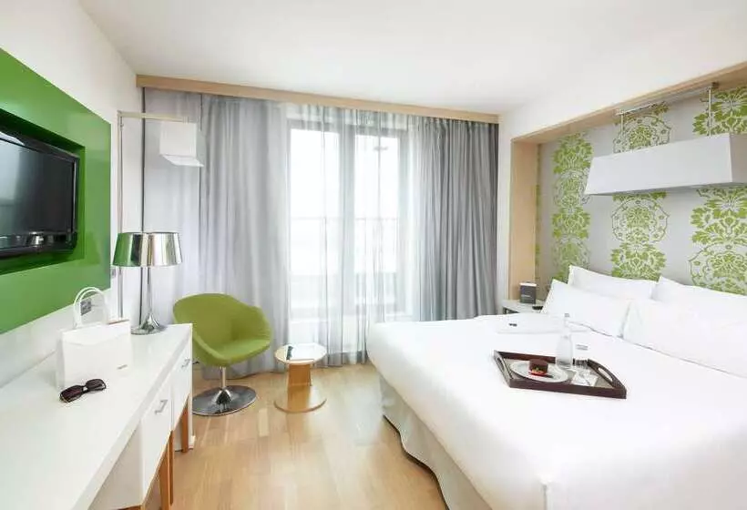 هتل Occidental Praha Five