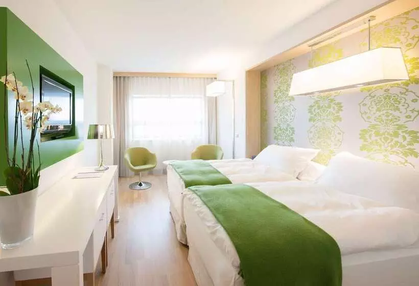 هتل Occidental Praha Five