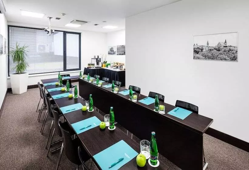 هتل Occidental Praha Five