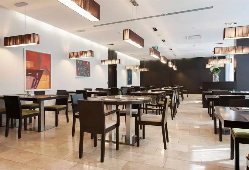 هتل Occidental Praha Five