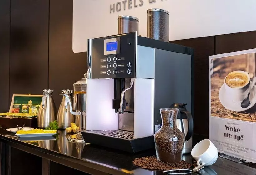 هتل Occidental Praha Five