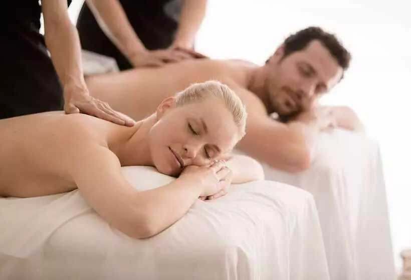 هتل Occidental Praha Five