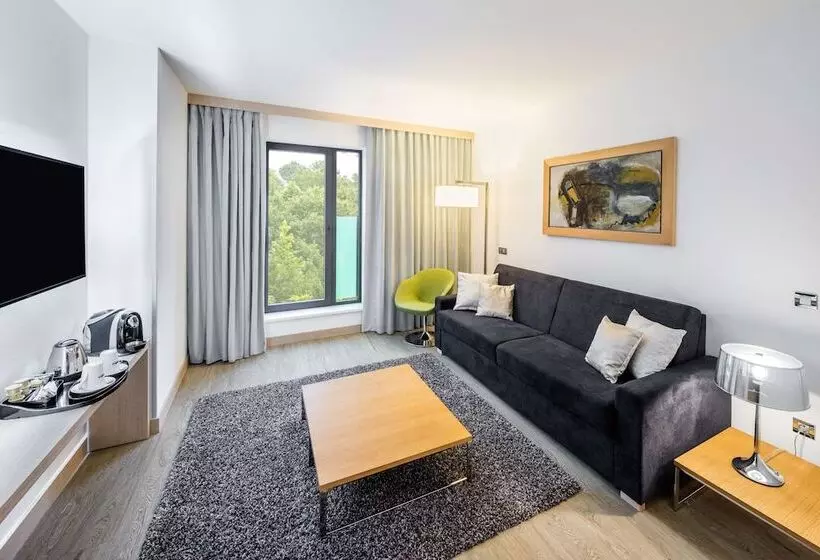 هتل Occidental Praha Five