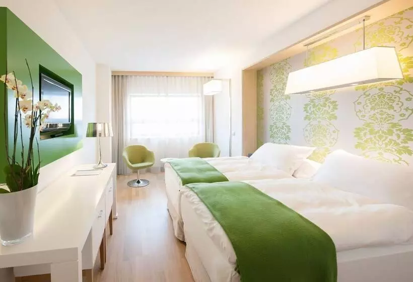 هتل Occidental Praha Five