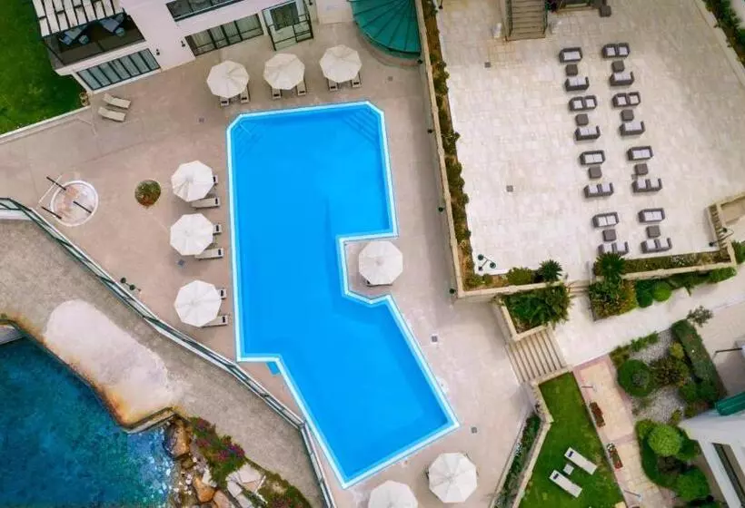 ホテル Ramada by Wyndham, Athens Club Attica Riviera