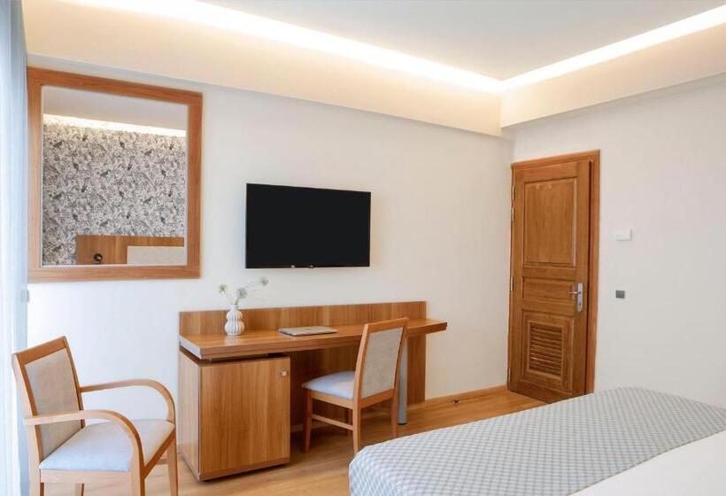 בית מלון כפרי Ramada by Wyndham, Athens Club Attica Riviera