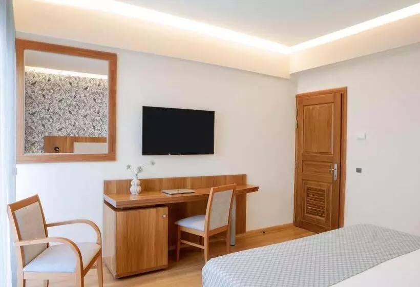 ホテル Ramada by Wyndham, Athens Club Attica Riviera