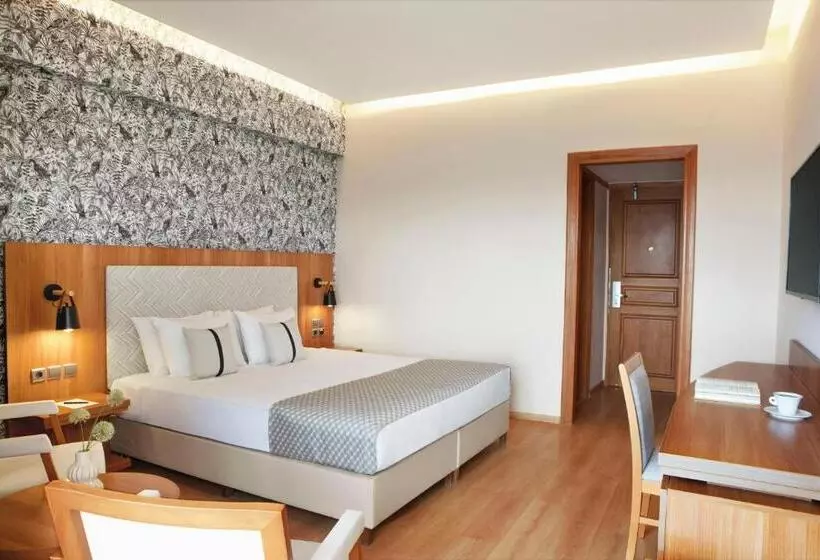 ホテル Ramada by Wyndham, Athens Club Attica Riviera