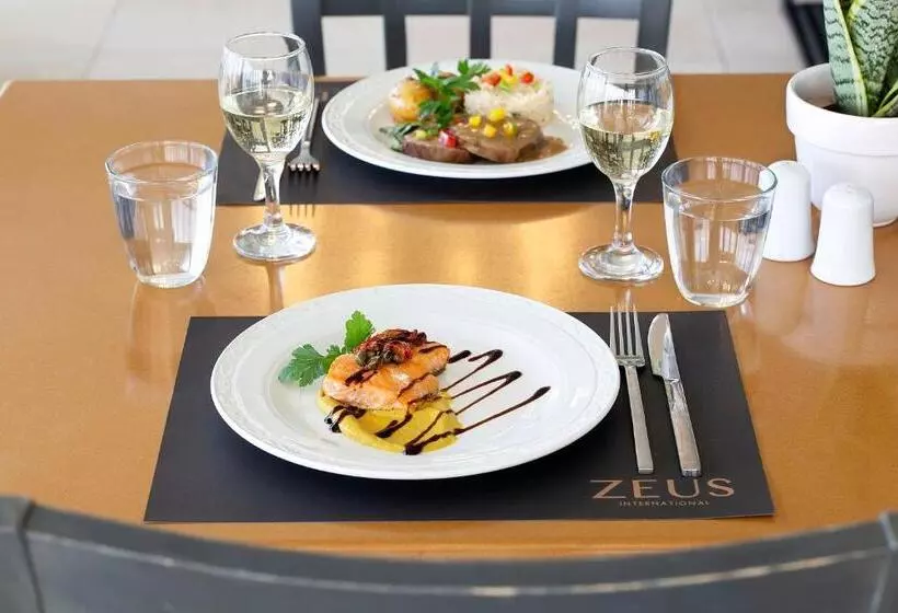 ホテル Ramada by Wyndham, Athens Club Attica Riviera