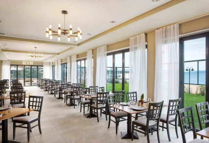 ホテル Ramada by Wyndham, Athens Club Attica Riviera