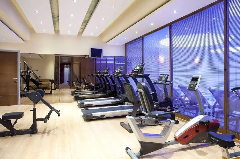 ホテル Ramada by Wyndham, Athens Club Attica Riviera