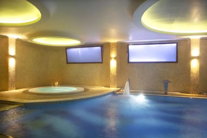 ホテル Ramada by Wyndham, Athens Club Attica Riviera