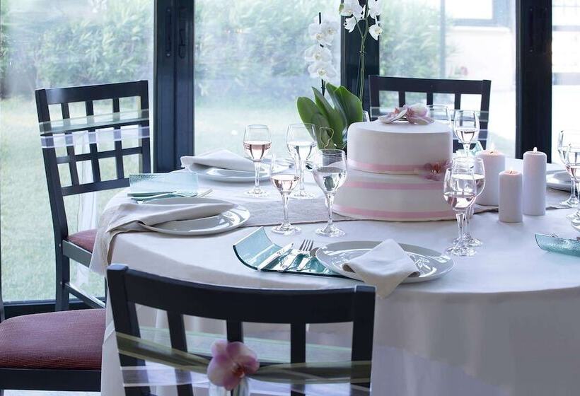 בית מלון כפרי Ramada by Wyndham, Athens Club Attica Riviera