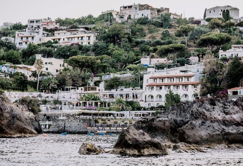 Strand Hotel Delfini