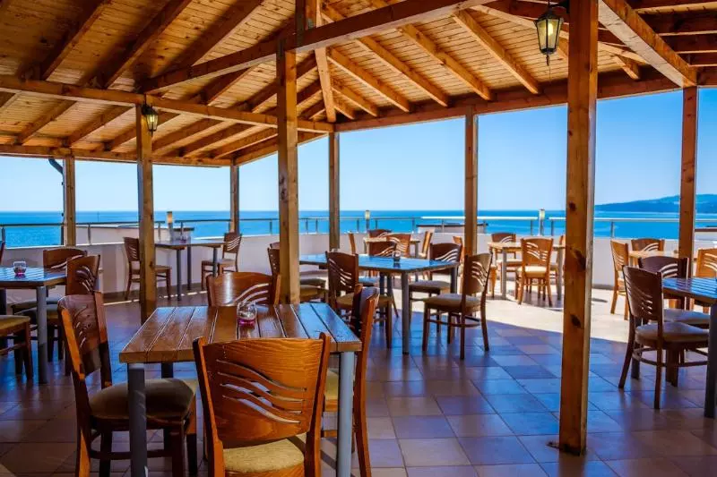 Отель Vemara Club