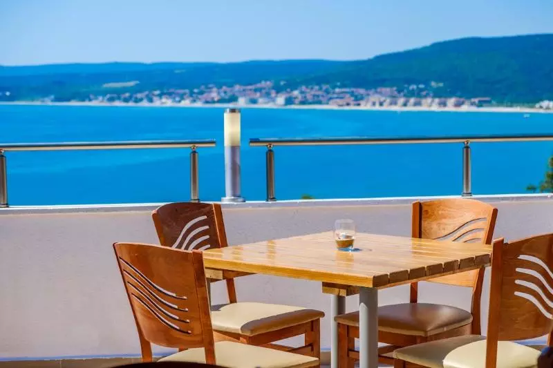 Отель Vemara Club