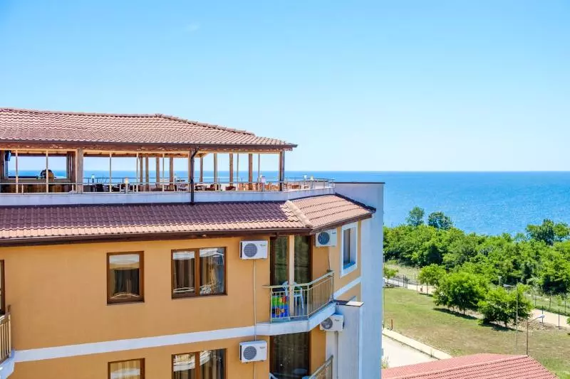 Отель Vemara Club