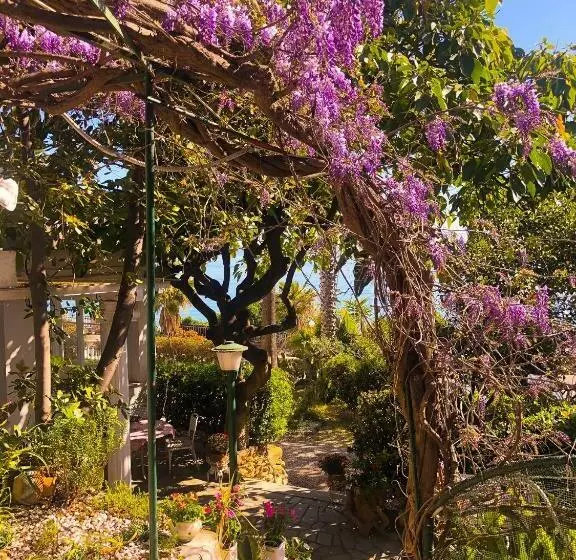 هتل Villa La Brise