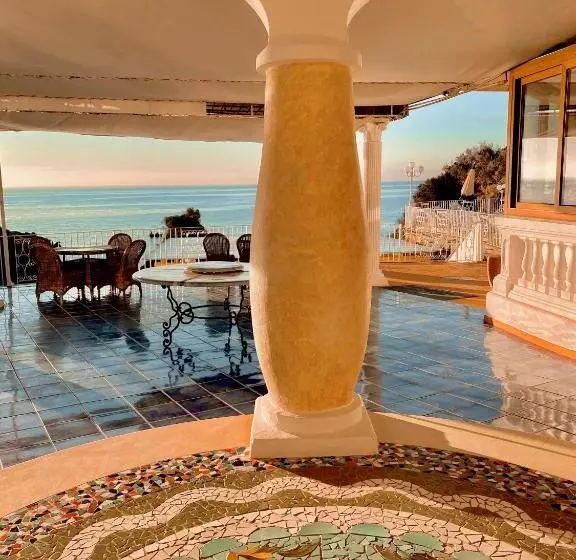 Strand Hotel Delfini