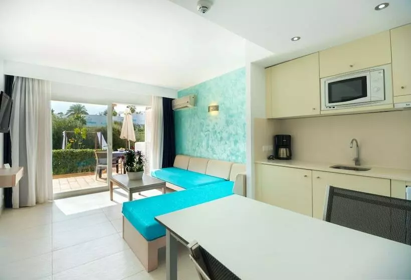 Aparthotel Ferrera Beach