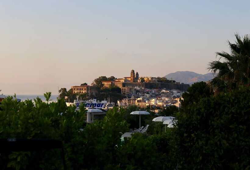 Отель Bougainville