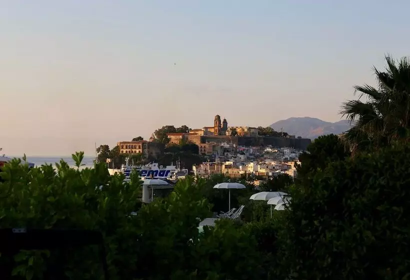 Отель Bougainville