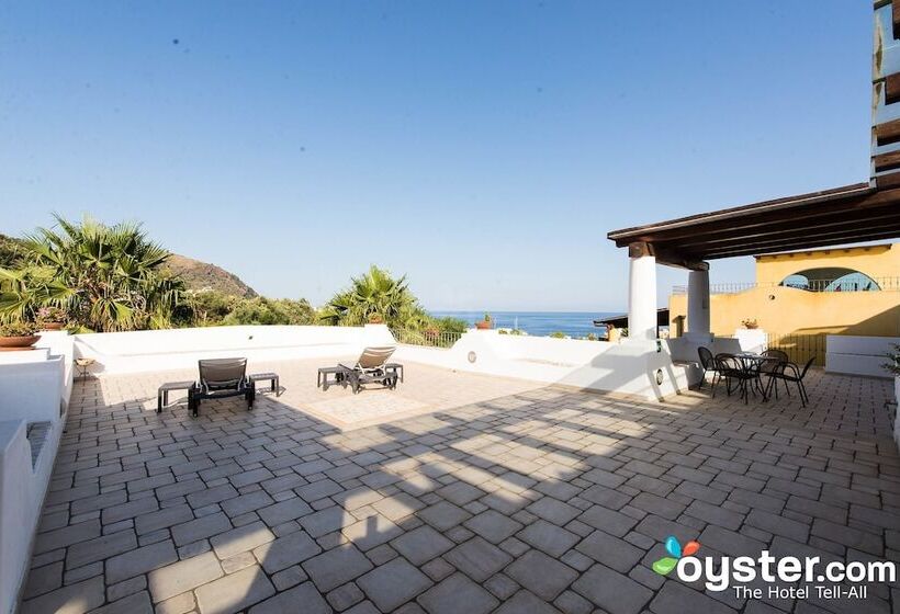 Отель Bougainville