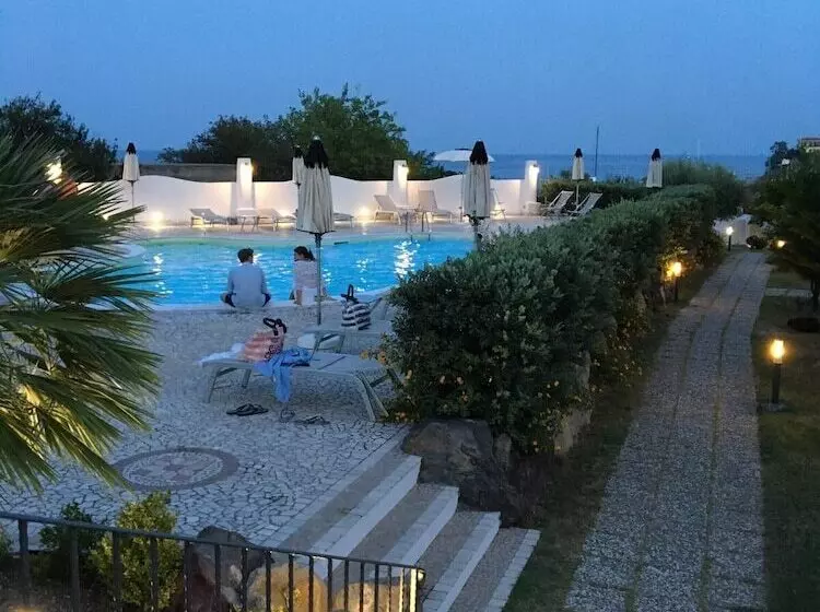 Отель Bougainville