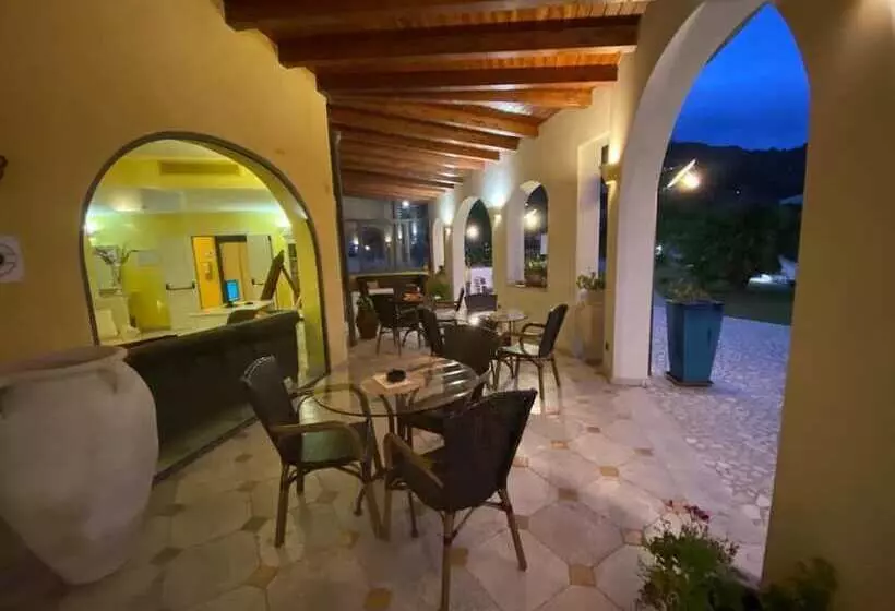 Отель Bougainville