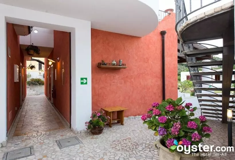 Отель Bougainville