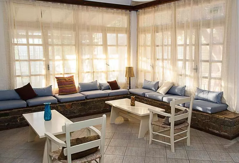 هتل Elpida Village