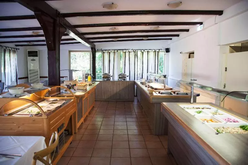 هتل Elpida Village