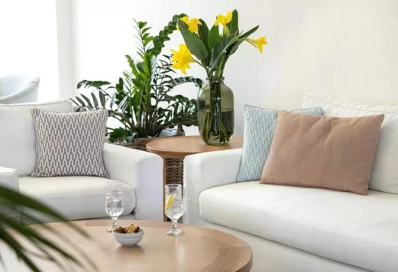 Отель Maritimo Beach