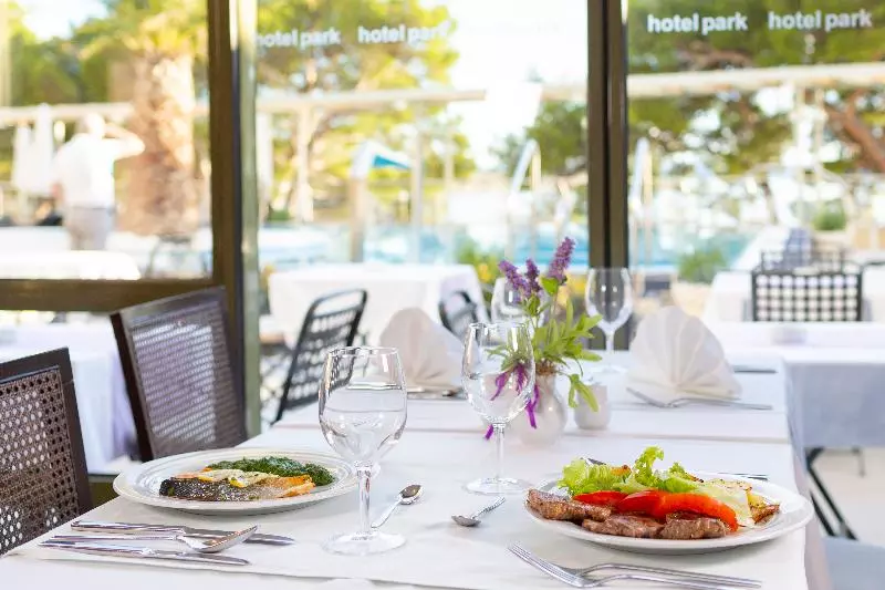 בית מלון כפרי Park Makarska