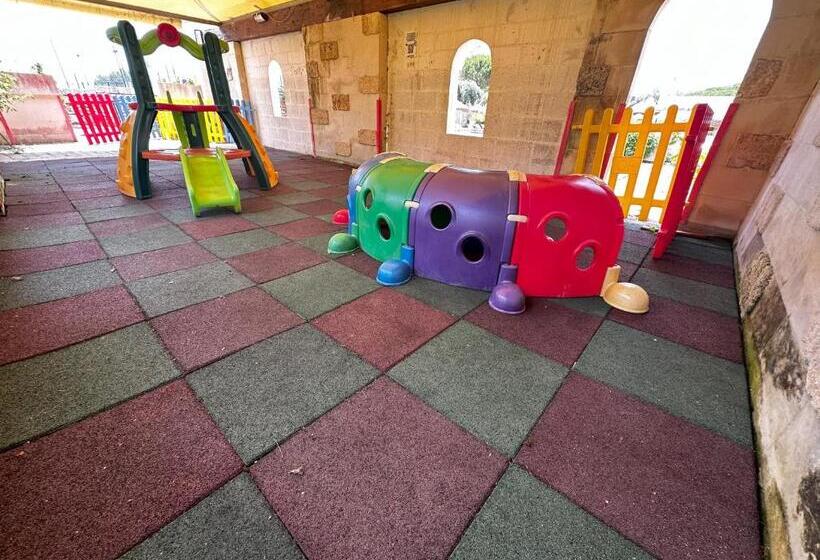 Отель Thàlas Club