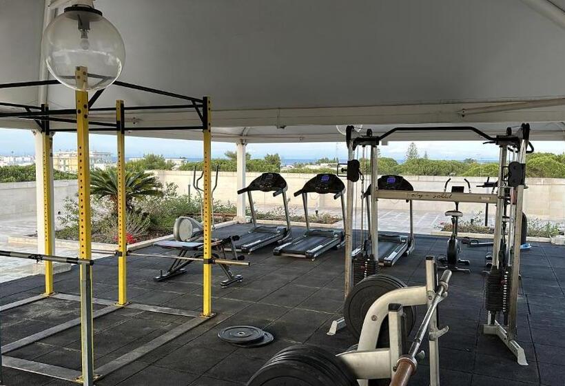 Отель Thàlas Club