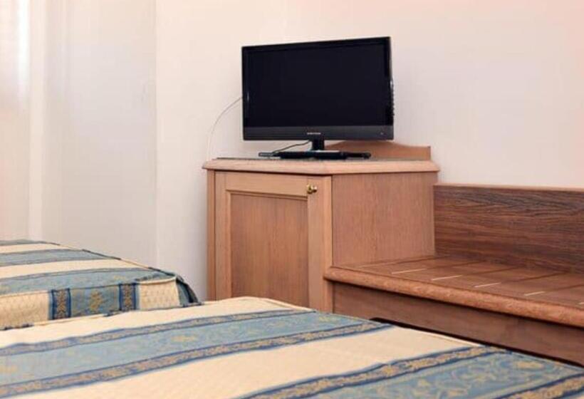 Отель Thàlas Club