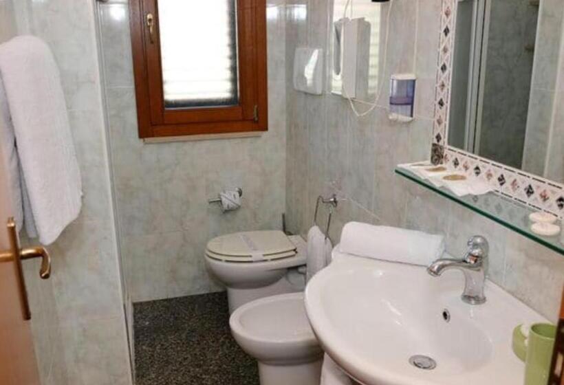 Отель Thàlas Club