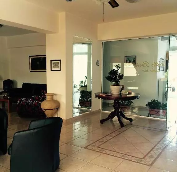 Villa Kosta Hotel & Apartments